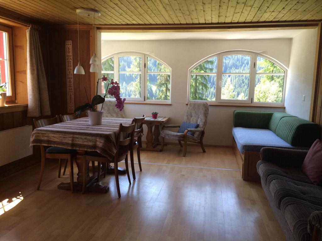 Bnb Guesthouse Lusi Frauenkirch Bagian luar foto